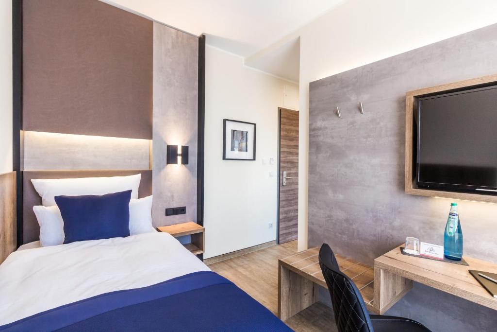SKY Hotel Cloppenburg - Deluxe Single Room