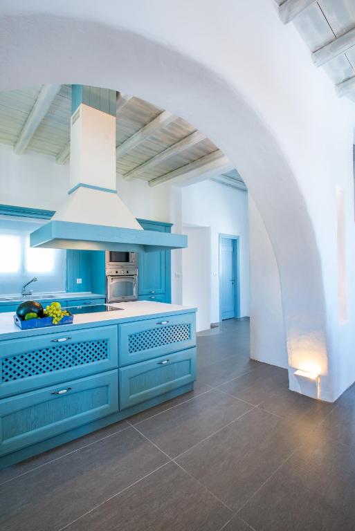 Kuchyňa alebo kuchynka v ubytovaní Aelia Hospitality Paros