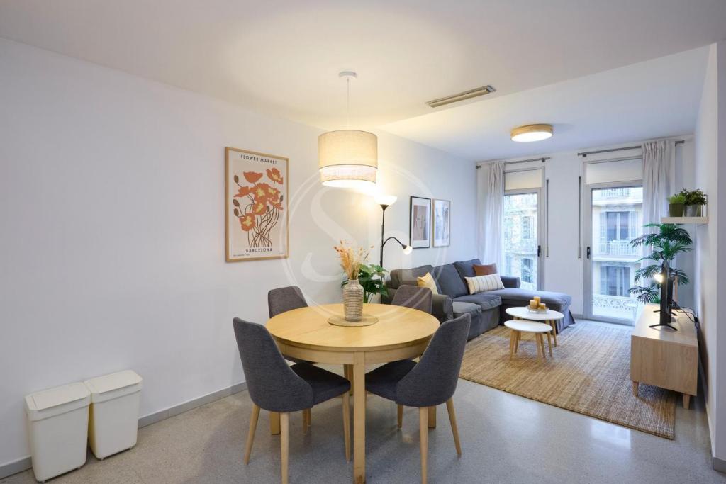 111TH121LAV22- Eixample Cozy Apartment