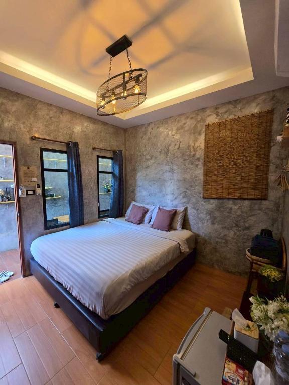 a bedroom with a large bed in a room at เสม็ดทาวน์ Samed Town in Ko Samed