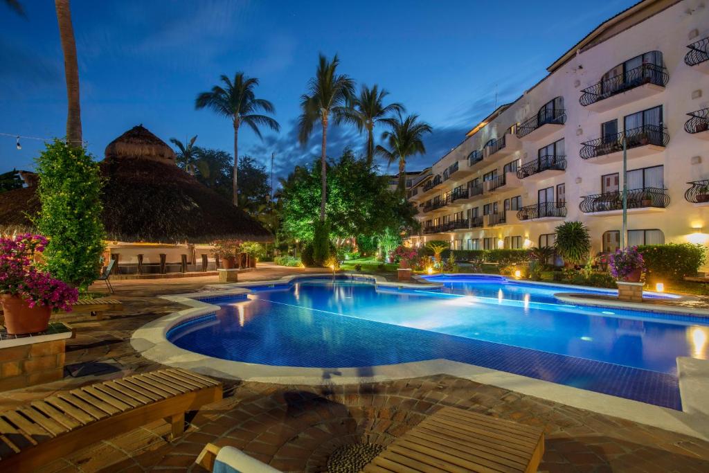 Bazén v ubytování Flamingo Vallarta Hotel & Marina nebo v jeho okolí