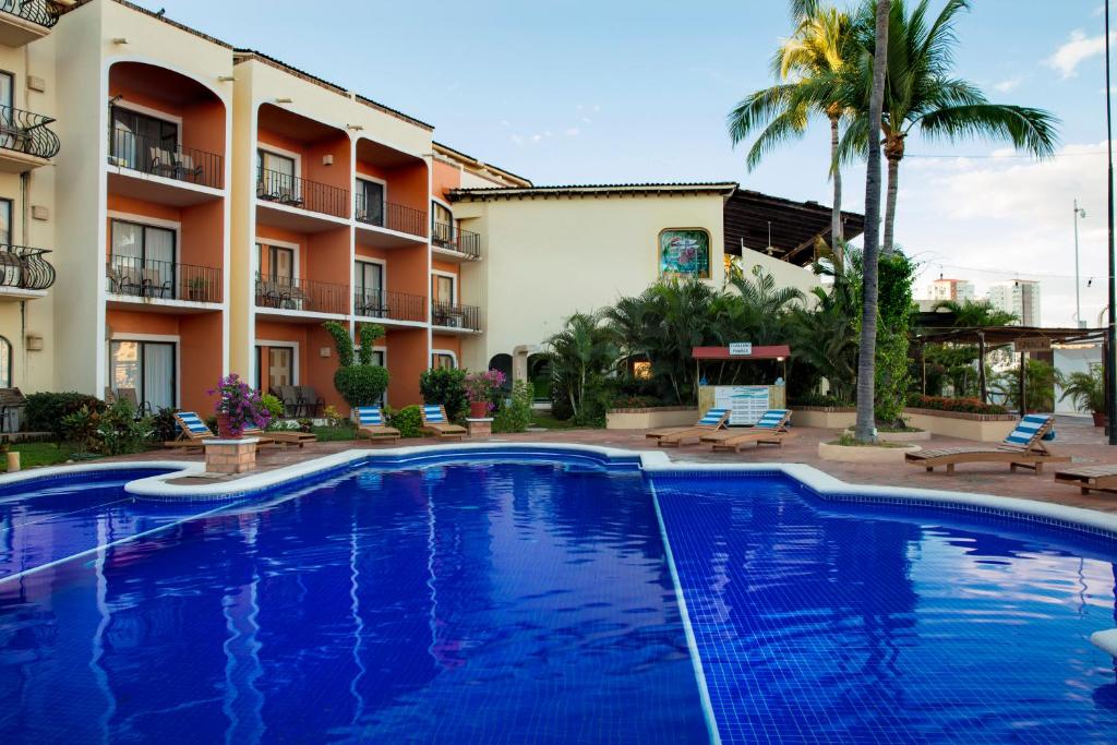 Bazén v ubytování Flamingo Vallarta Hotel & Marina nebo v jeho okolí