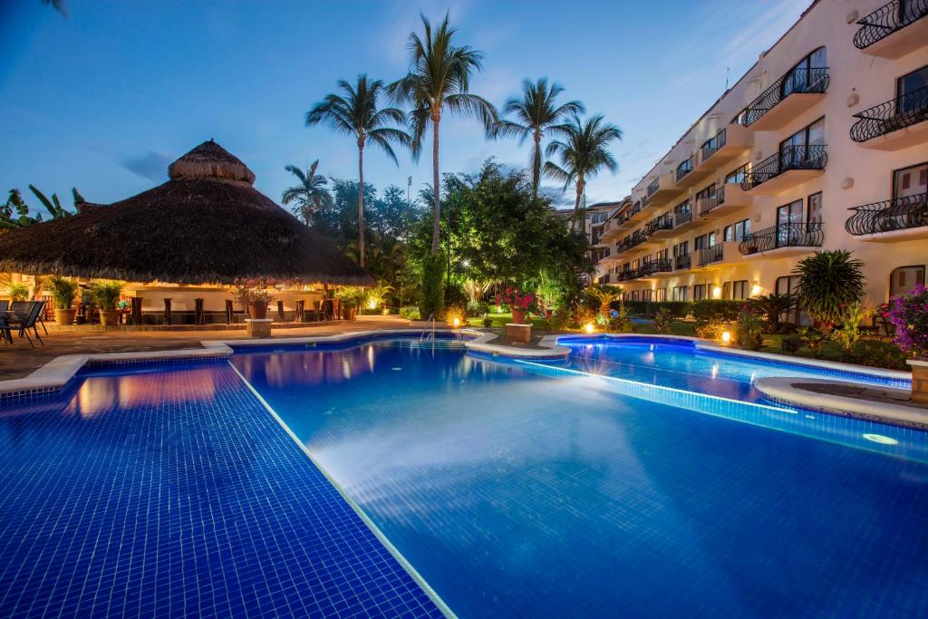 Bazén v ubytování Flamingo Vallarta Hotel & Marina nebo v jeho okolí