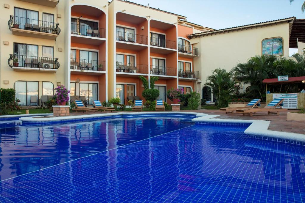 Bazén v ubytování Flamingo Vallarta Hotel & Marina nebo v jeho okolí
