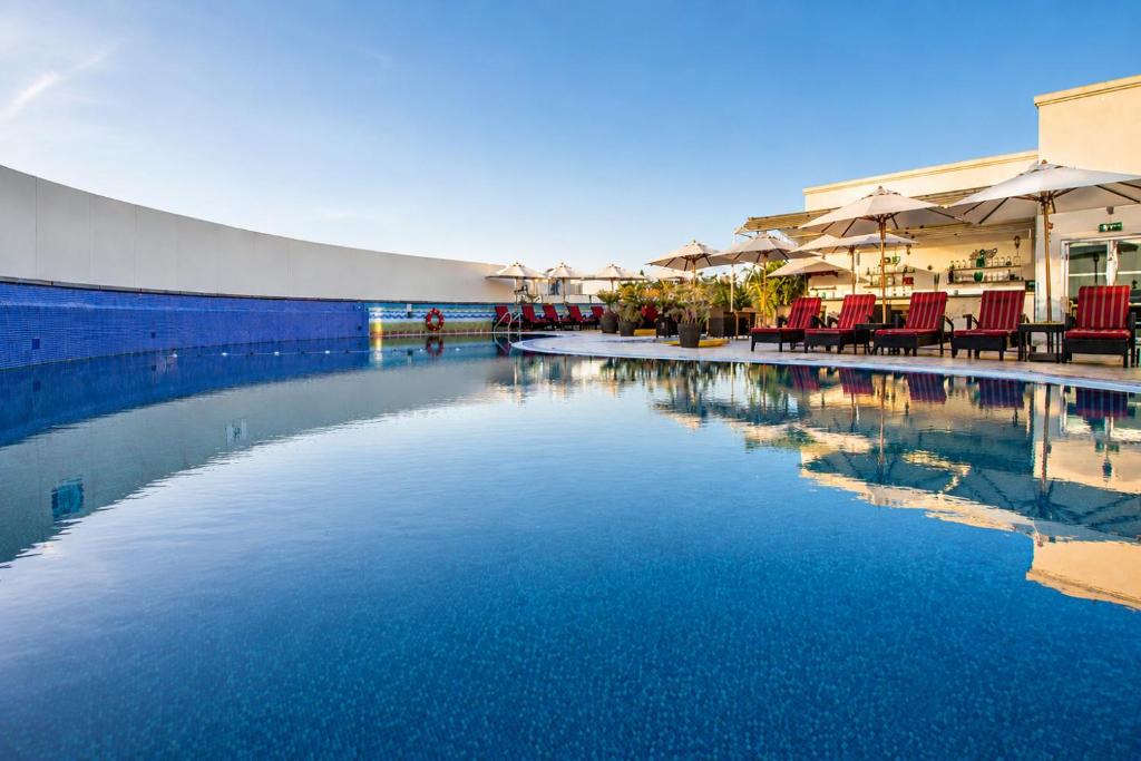 Sunday Hotel Holiday International Dubai در دبی