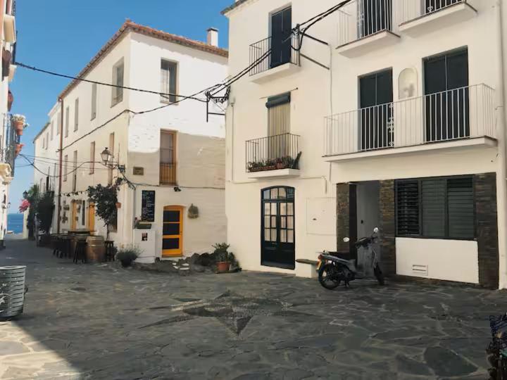 a motorcycle parked in front of a building at Loft con encanto in Cadaqués