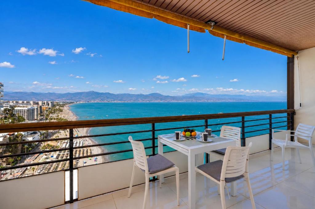 Premium Beachfront Stay in La Carihuela 4