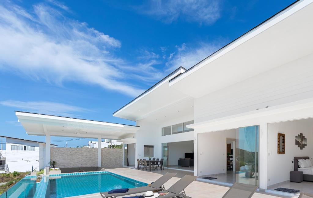an image of a villa with a swimming pool at Rockstarvillas Grande Siesta in Nathon Bay