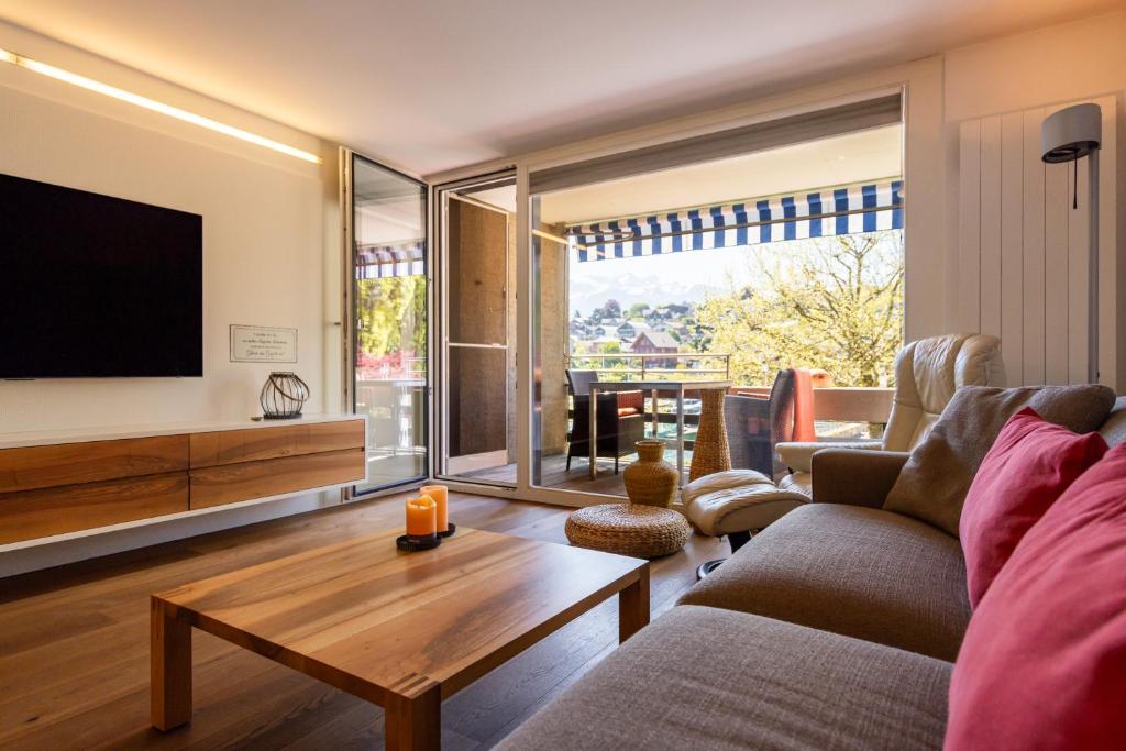 a living room with a couch and a table at Buchtoase in Spiez