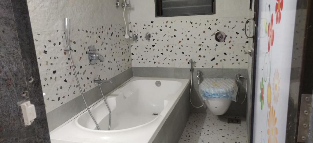a bathroom with a tub and a toilet in it at Orchard Suite in VÄngaon