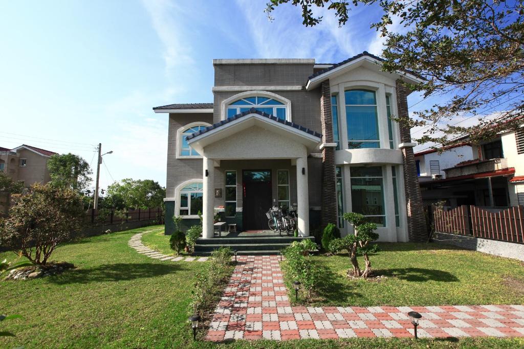 a house with a brick walkway in front of it at Gancheng 35 in Jian