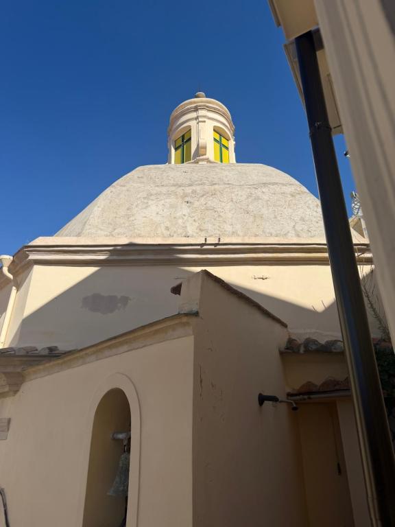 a tower on top of a building with a dome at Scaramella room s in Salerno