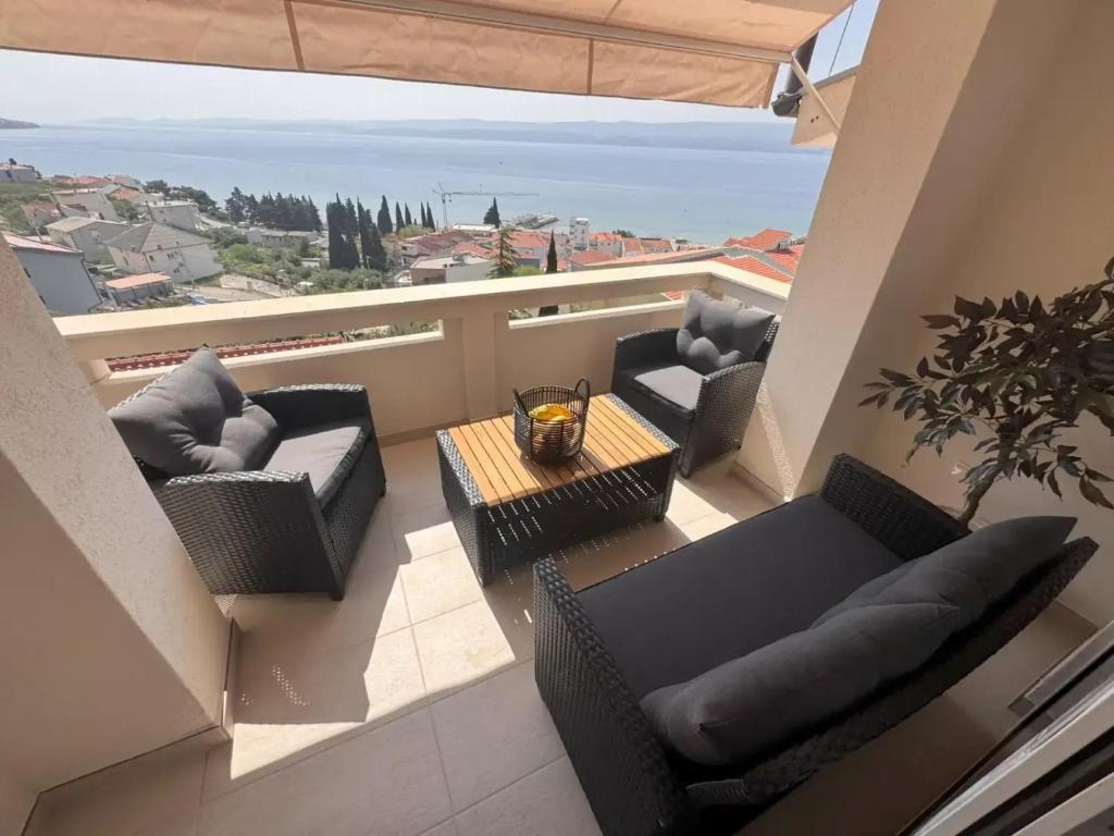 a balcony with furniture and a view of the ocean at Apartmani Liovic in Duće