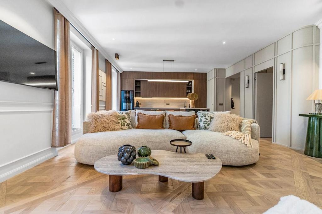 Le Marais - Luxury 2BR Residence with AC