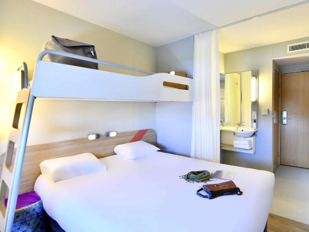 Ibis Budget Nantes Rezé Aéroport - Habitación Triple Con Una Cama Doble Y Una Litera