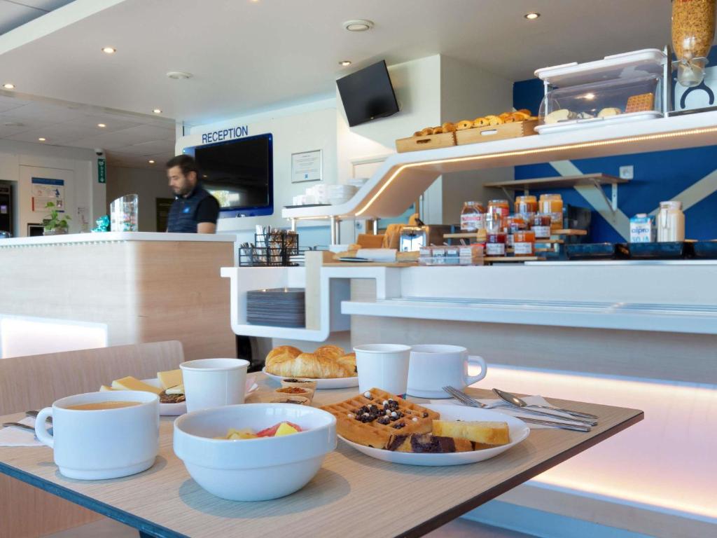 a table with a tray of food on it at ibis budget Saint-Maximin in Saint-Maximin-la-Sainte-Baume