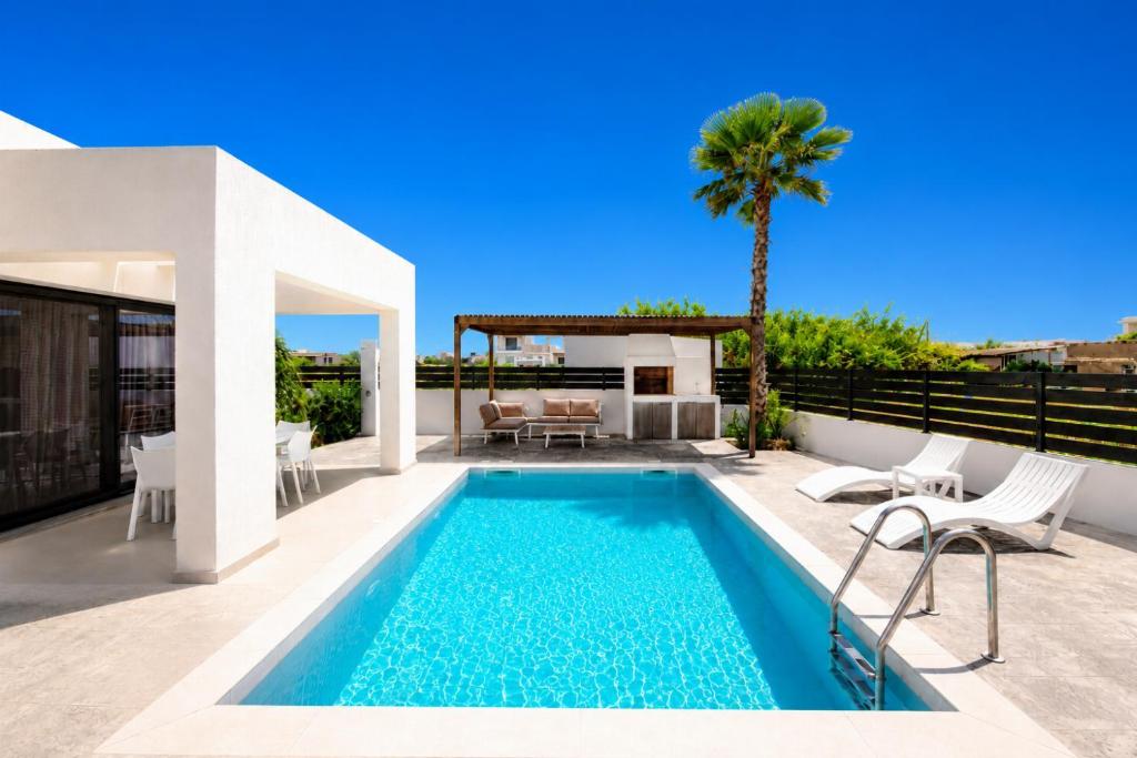 a swimming pool on the roof of a house at Villa Salty Sun 4 in Kremasti