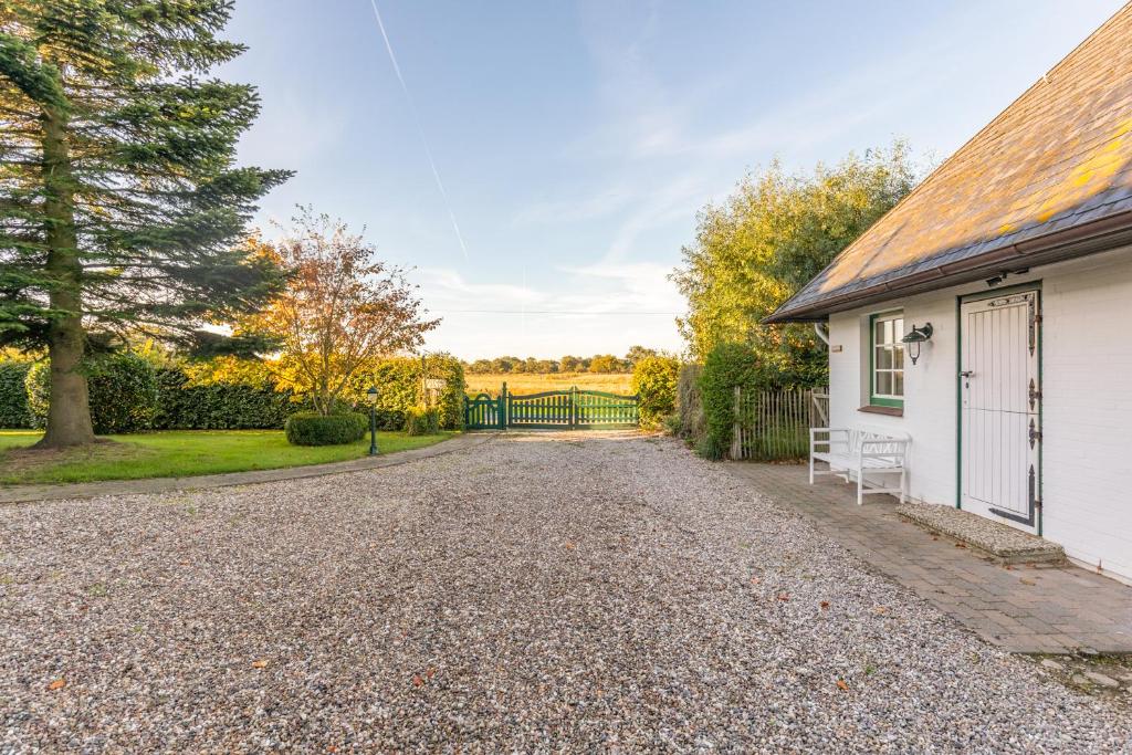 a gravel driveway in front of a house at Kastanienhof Sanddorn in Wisch
