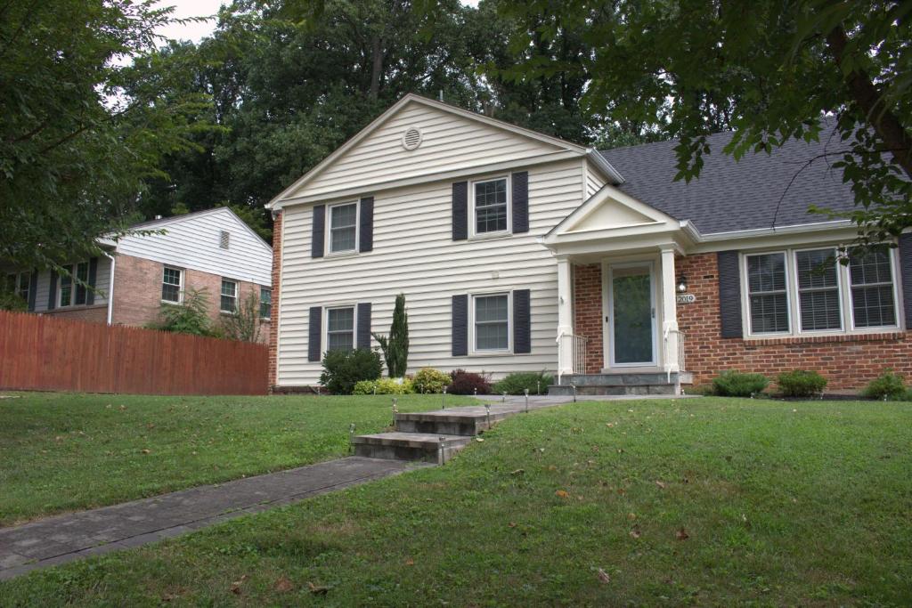 Furnished Potomac Home Near NIH & Bethesda - Ideal for Relocation