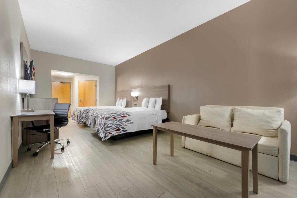 Red Roof Inn & Suites Philadelphia - Bellmawr photo