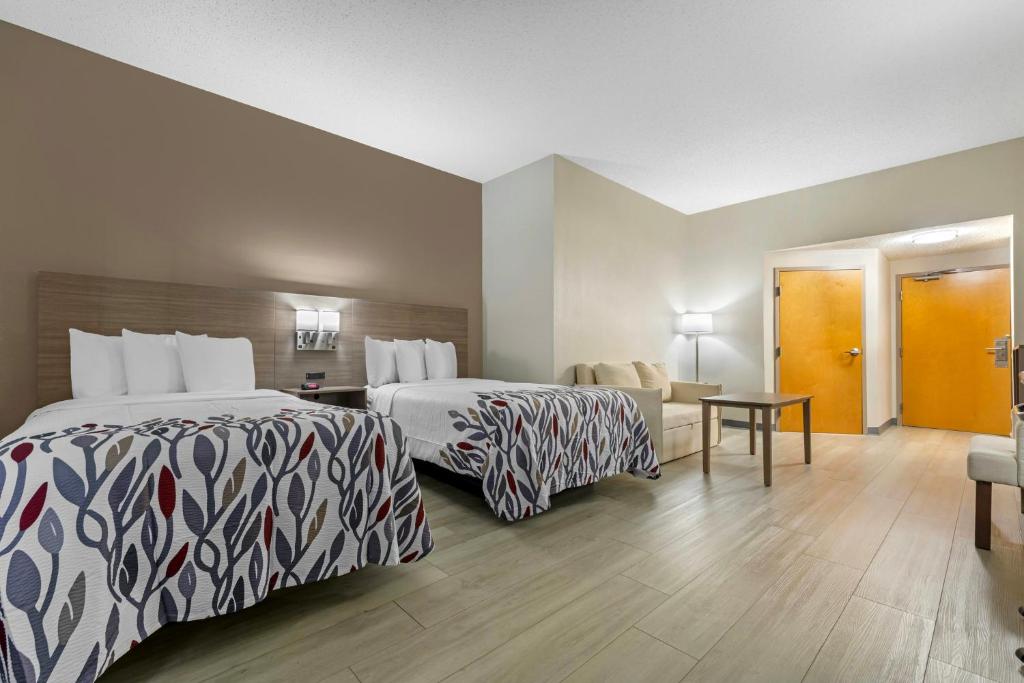 Red Roof Inn & Suites Philadelphia - Bellmawr photo