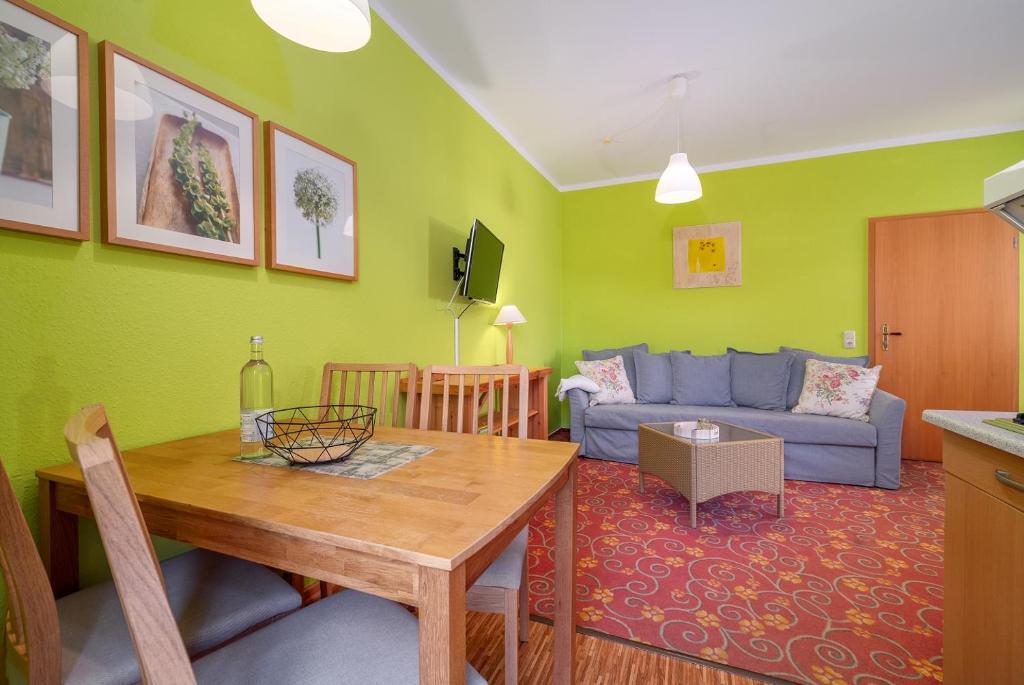 a living room with a table and a couch at Ankerplatz in Thiessow