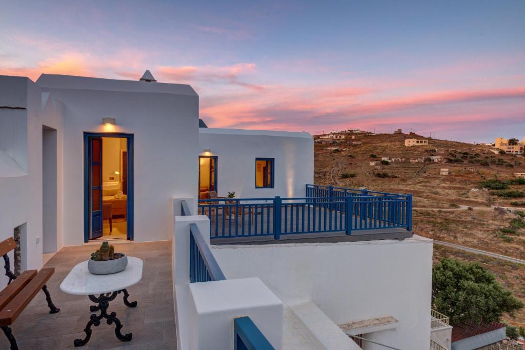 a villa with a view of the desert at sunset at Totem in Ano Syros