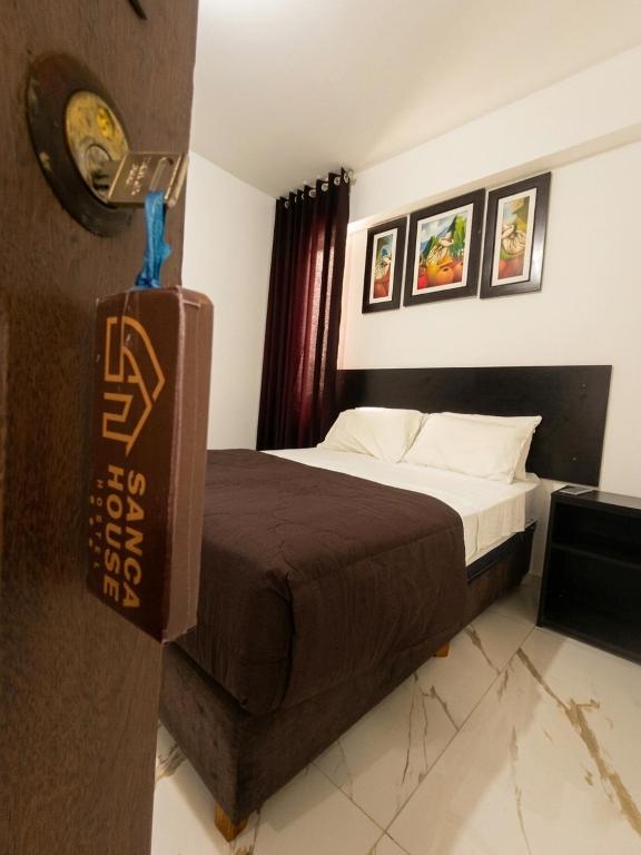 a hotel room with a bed in a room at SANCA HOUSE Hostel in Trujillo