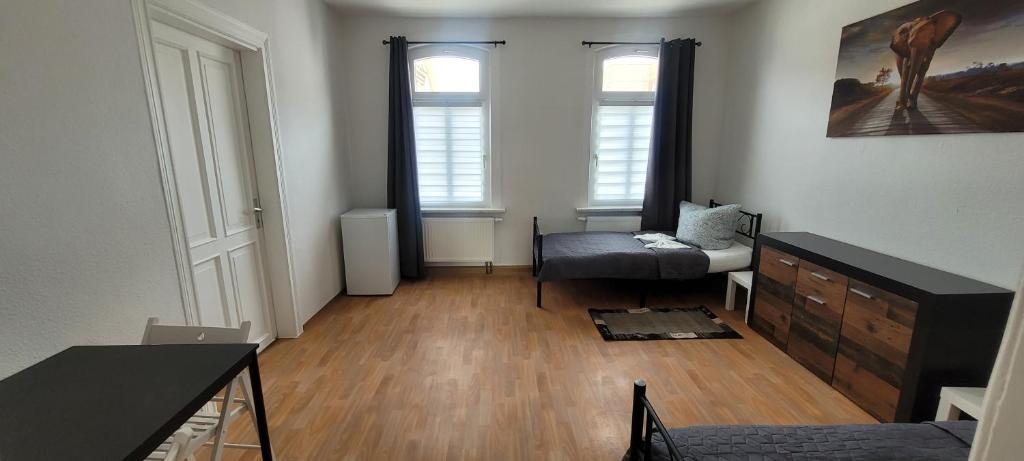 a living room with a couch and a chair at Monterunterkunft Revant WE 2 in Arnstadt