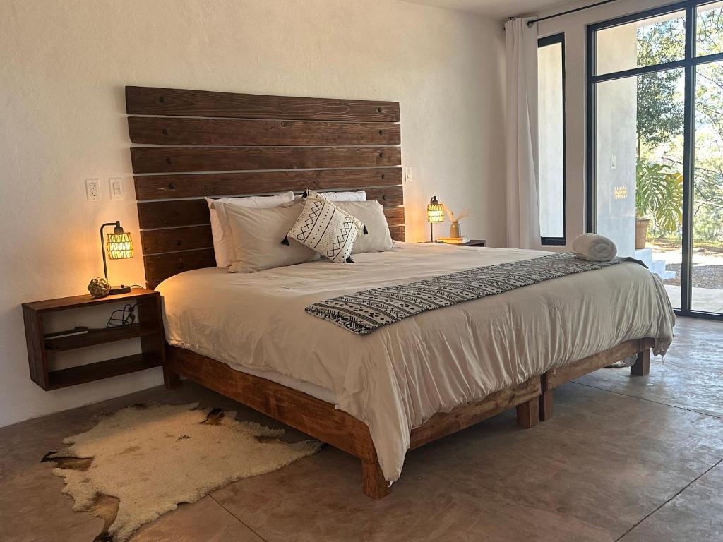 a bedroom with a large bed with a wooden headboard at Casa Madera Completa in Zacatlán