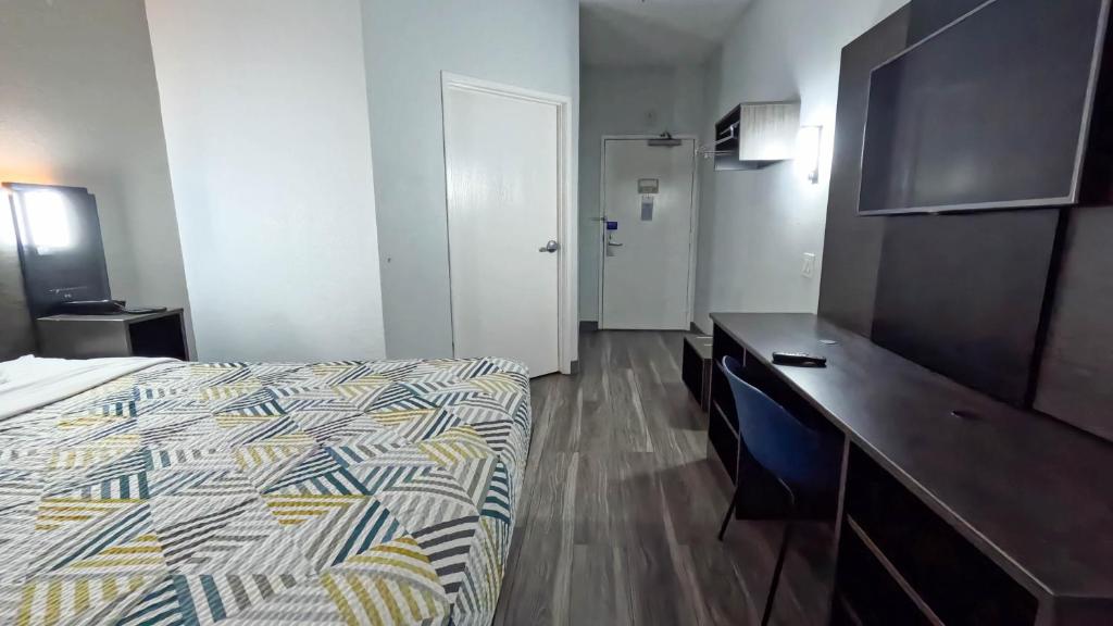 Motel 6-Brownsville, TX - 
