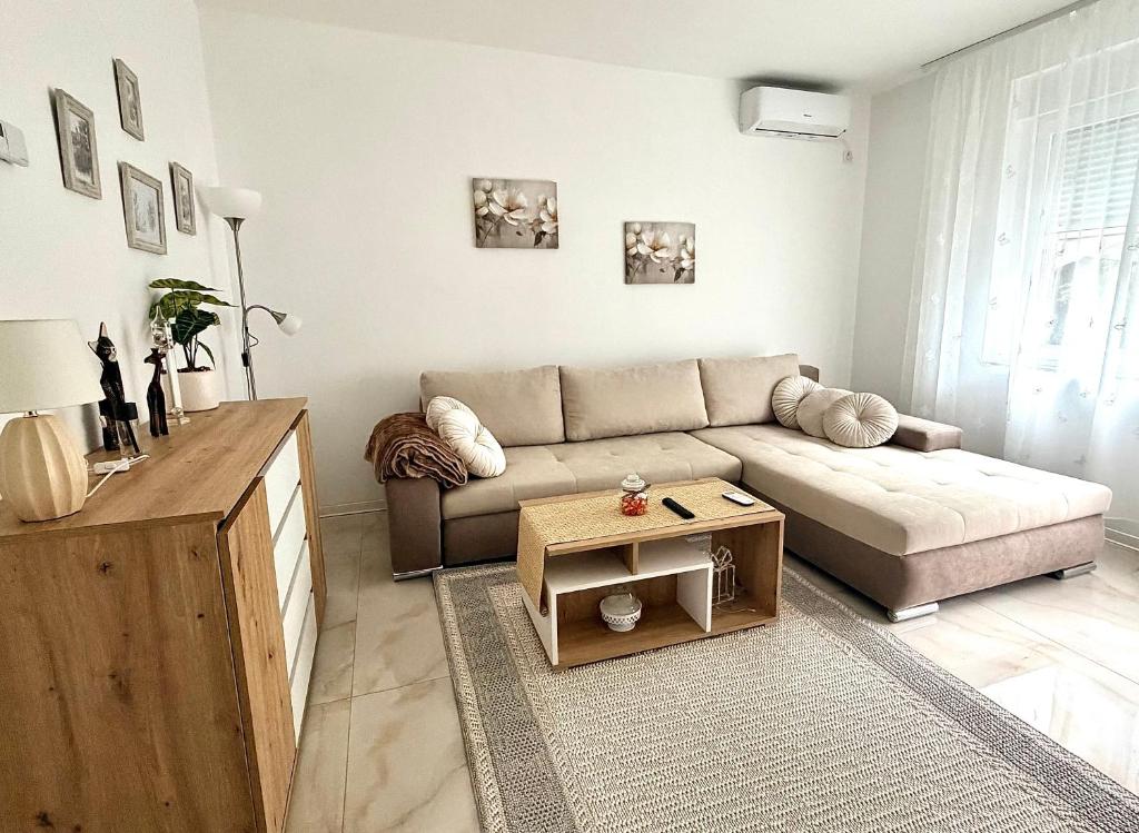 a living room with a couch and a coffee table at Lucky apartman in Šabac