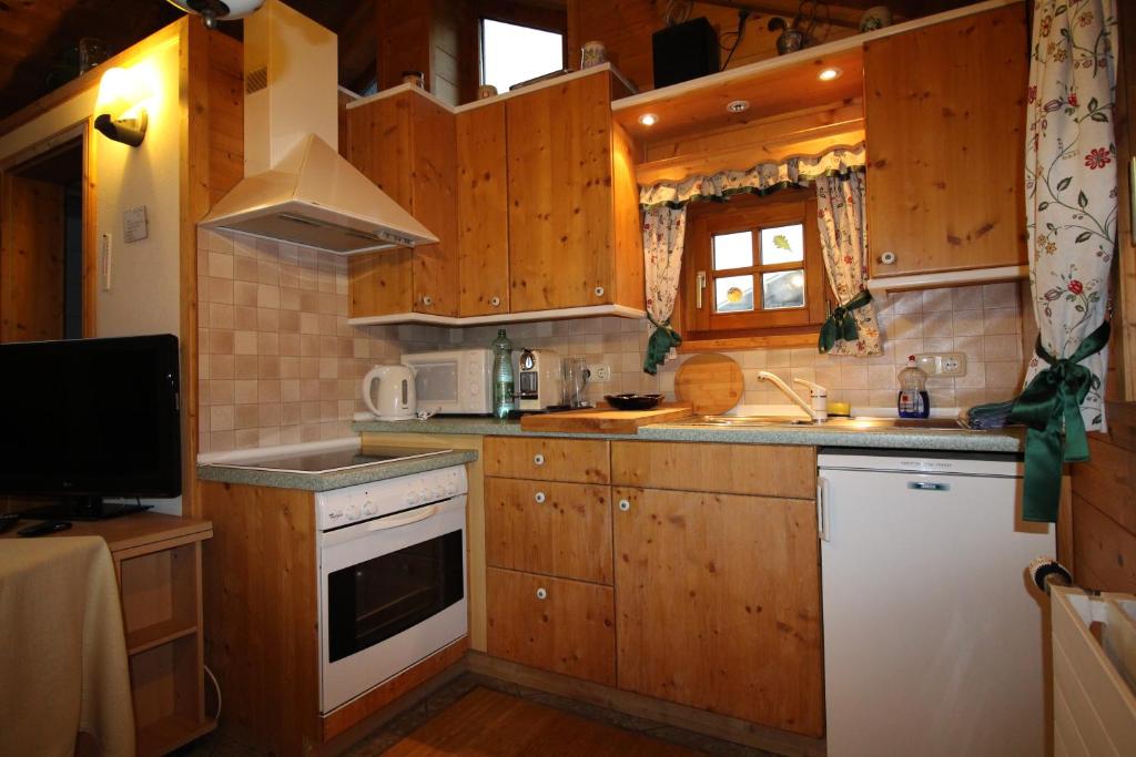 Kuchyňa alebo kuchynka v ubytovaní Gästehaus Schachnerhöhe