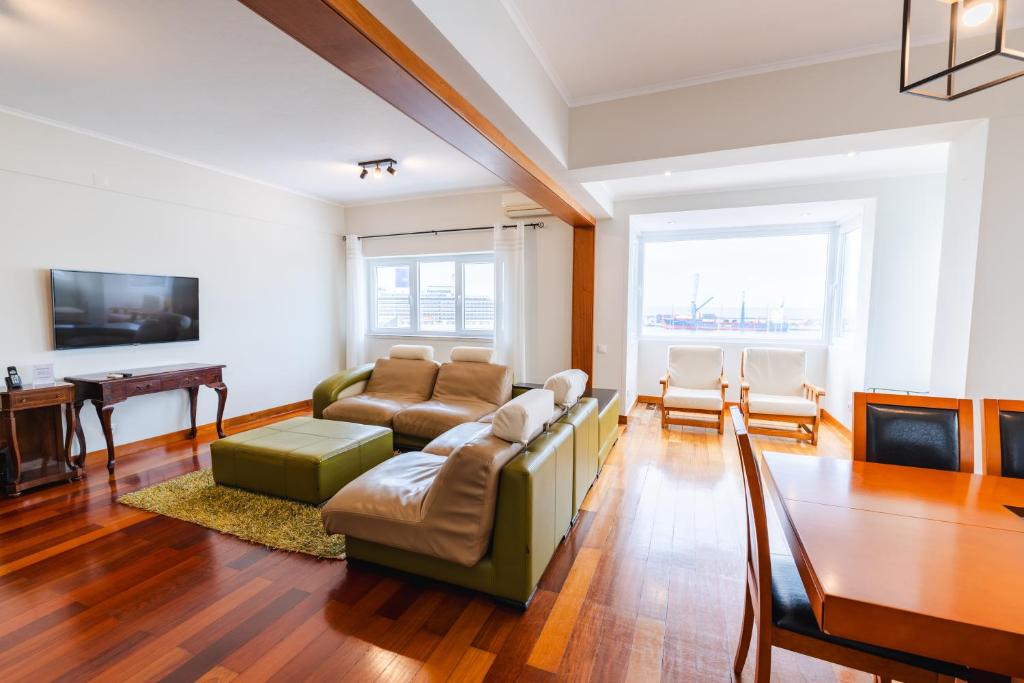 Deluxe Marina Apartment