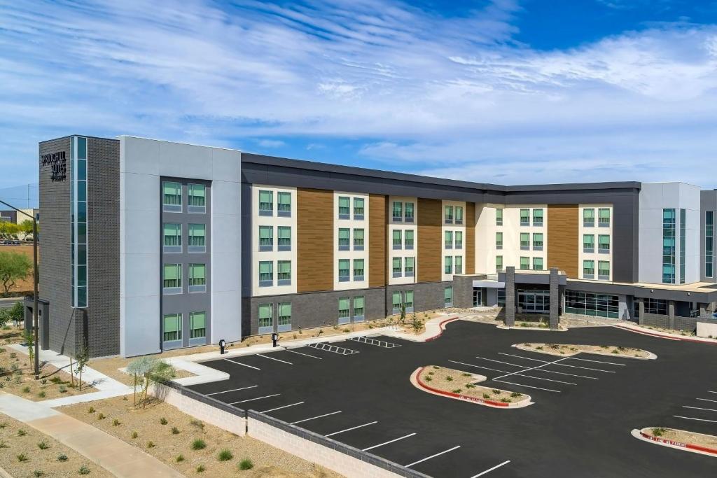 an exterior view of a hotel with a parking lot at SpringHill Suites by Marriott Phoenix Gilbert in Gilbert