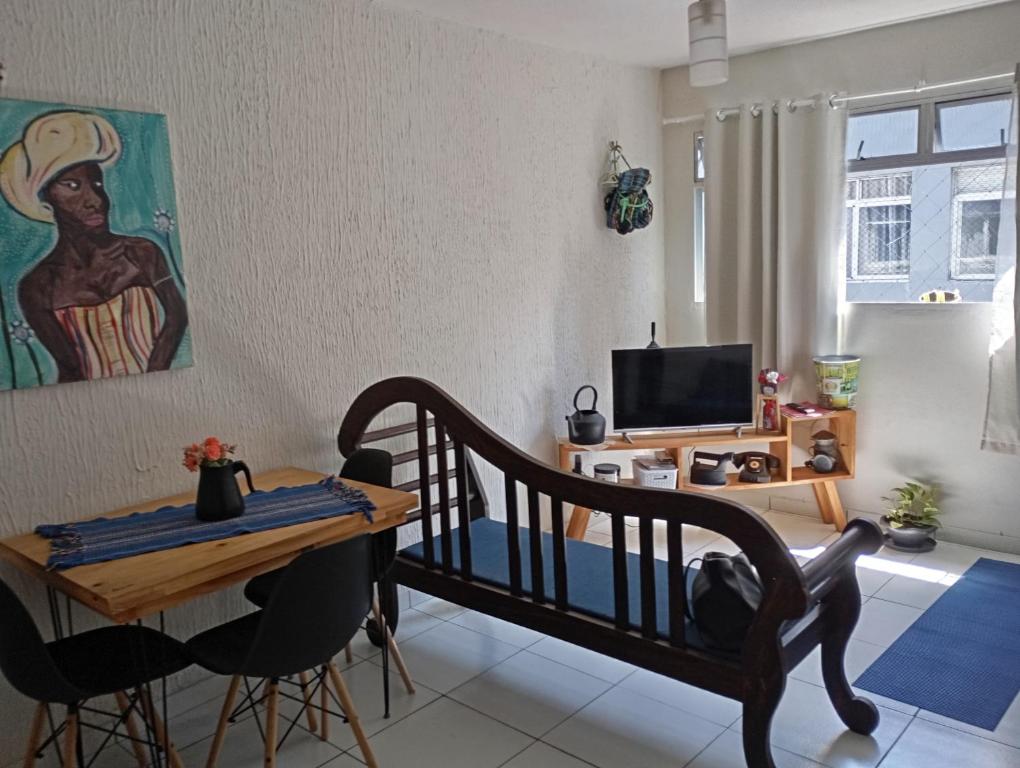 a room with a crib and a table and a desk at Espaço Jeito de Casa Hospedagem em Quarto Compartilhado in Recife