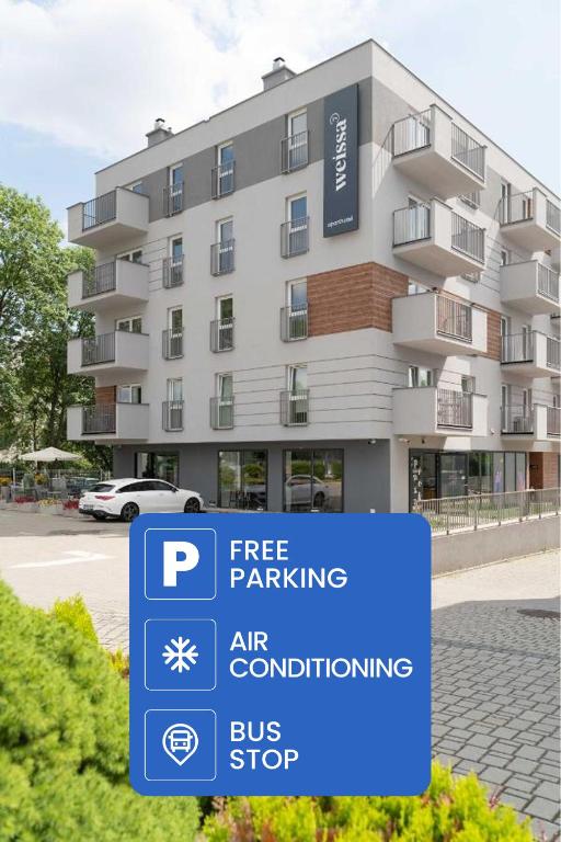 a parking sign in front of a building at Aparthotel Weissa 7 in Krakow