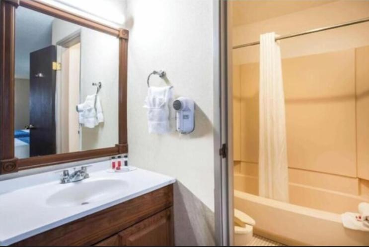 Travelodge by Wyndham Colorado Springs Airport - Peterson SFB - Habitación Con 2 Camas Grandes - No Fumadores