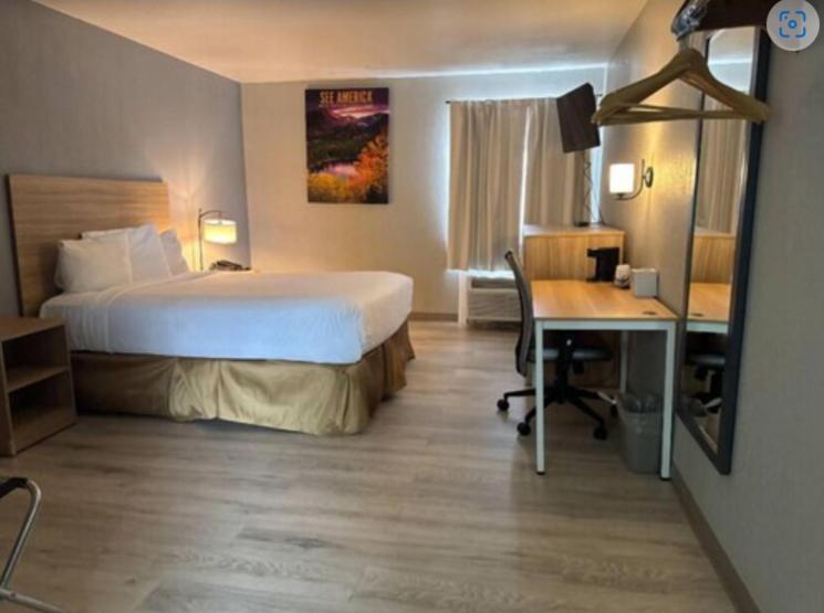 Travelodge by Wyndham Colorado Springs Airport - Peterson SFB - クイーンルーム ガーデンレベル/禁煙
