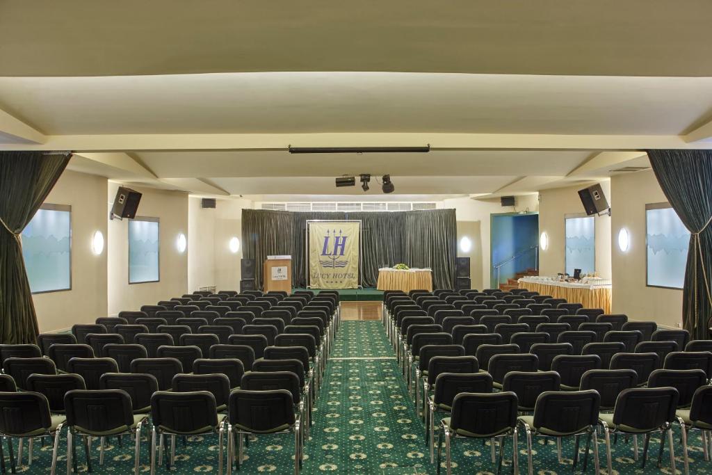Zaplecze biznesowe lub konferencyjne w obiekcie Lucy Hotel