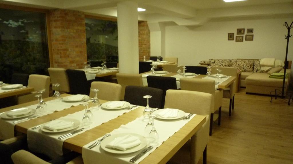 A restaurant or other place to eat at Bed&amp;Breakfast Vinarija Coner