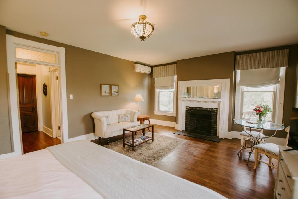 The Inn at Ragged Edge - Deluxe Kamer Met Kingsize Bed En Bubbelbad