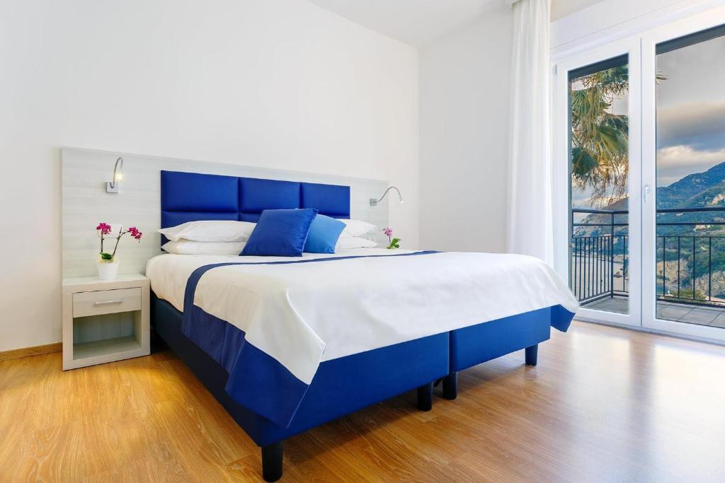 Postel nebo postele na pokoji v ubytování Aequa Hotel