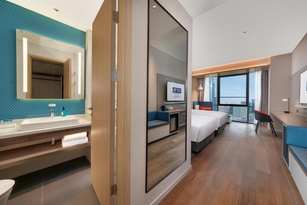 Holiday Inn Express Beijing Yizhuang Tongminghu در پکن