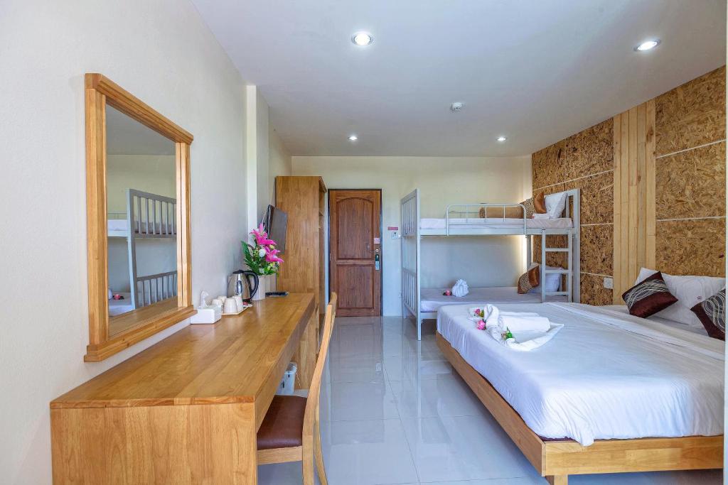 Postel nebo postele na pokoji v ubytování JS Residence Krabi