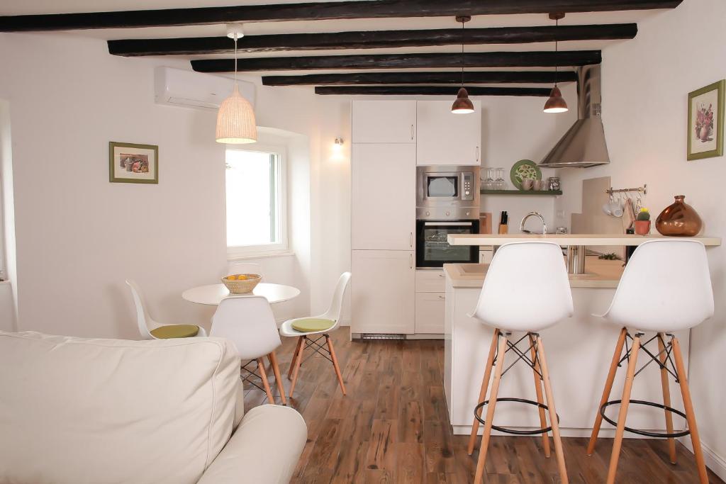 Kuchyňa alebo kuchynka v ubytovaní Apartment A&E