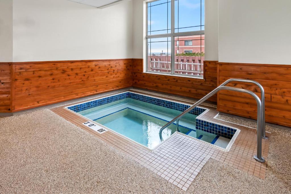 Hampton Inn Duluth-Canal Park photo