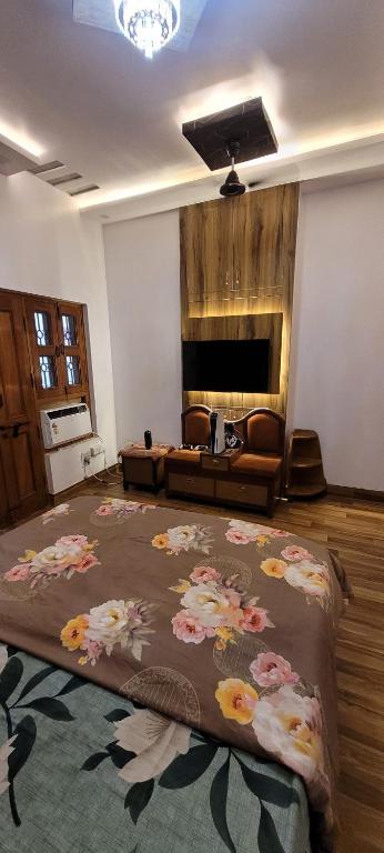 a bedroom with a large bed in a room at Casa Aura in Lucknow
