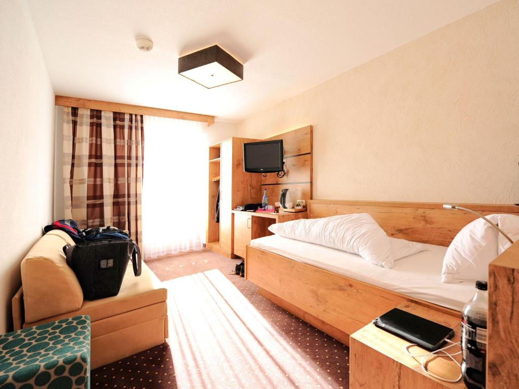 TV a/nebo společenská místnost v ubytování Hotel Röck Garni