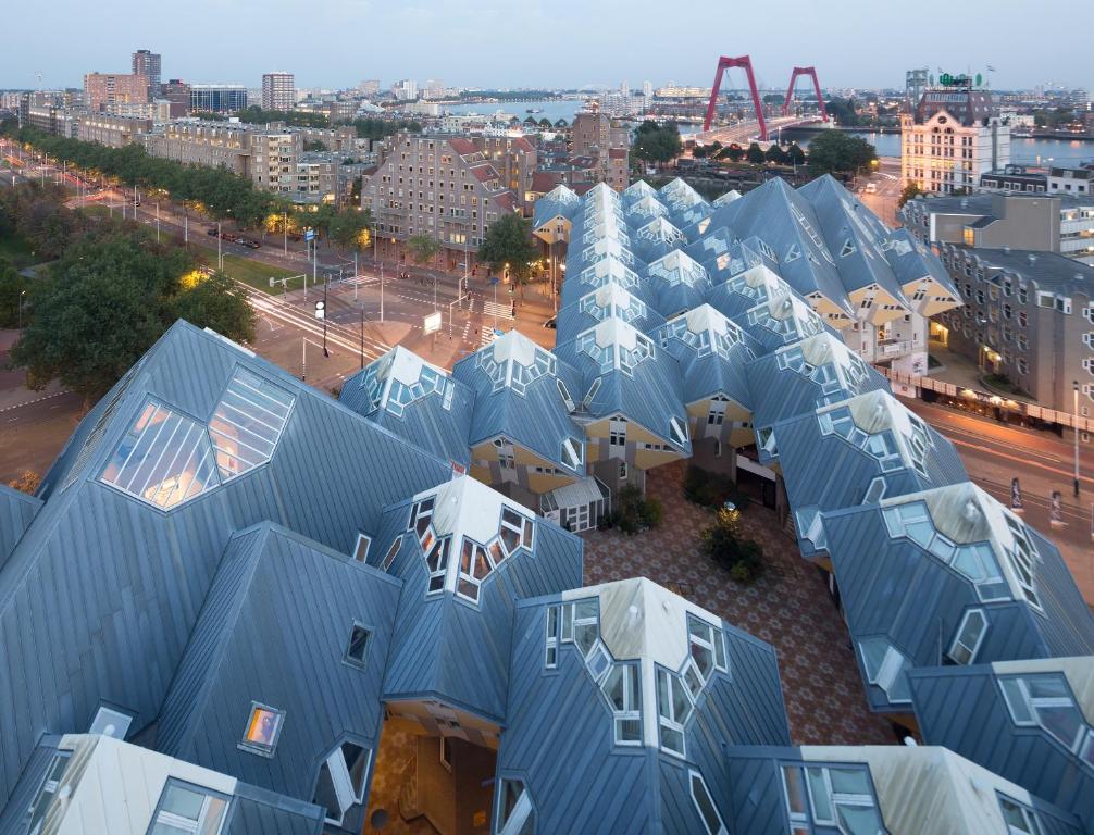 Nespecifikovaný výhled na destinaci Rotterdam nebo výhled na město při pohledu z hostelu
